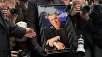 Непризнанный сын Кашпировского четыре дня дежурил на кладбище и всё равно пропустил похороны