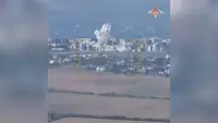 МО показало видео сброса ФАБ-1500 на пункты дроноводов ВСУ на Сумщине и в ДНР