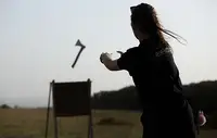 От танка и топора до снежка и шашки. Самое необычное оружие в спорте