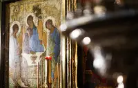 "Троицу" Рублева вернули в иконостас Троицкого собора Троице-Сергиевой лавры