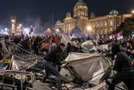 В Белграде разгромили палаточный лагерь сторонников Вучича