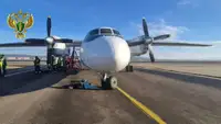 В аэропорту Иркутска у Ан-24 лопнуло колесо при посадке