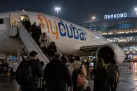 «Уже нет сил»: Пассажиры рейса Дубай — Москва застряли в Петербурге и сами покупали билеты на поезд