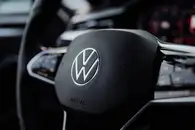 Volkswagen намерен заморозить зарплаты 660 тысяч сотрудников до 2030 года