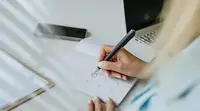 Депутат Лантратова заявила об отсутствии текущих планов сокращать рабочую неделю