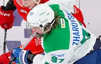 19-летний хоккеист Жаровский рассказал, когда снимет защитную маску