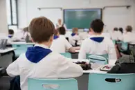 В профсоюзе учителей не видят смысла сдвигать начало уроков в школах на час