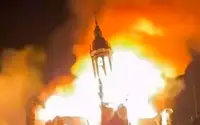 Колокольня рухнула на крышу горящей ратуши во французском Лиможе. Видео
