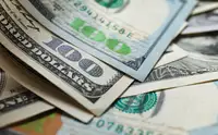 ЦБ опустил курс доллара ниже ₽83 впервые за два месяца