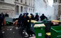 Полиция применила слезоточивый газ против протестующих в Париже. Видео