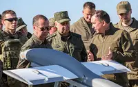 Медведев в поездке в ЮФО осмотрел передовые образцы техники ВС РФ