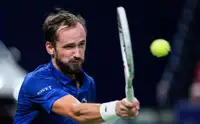 Медведев вышел в полуфинал турнира ATP, где может сыграть с Хачановым