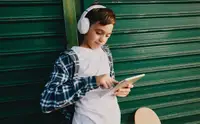 Как гаджеты влияют на развитие детей: что показало новое исследование