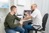 Атакует все органы без разбора: коварная болезнь стала чаще поражать юношей и девушек