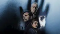 На Netflix вышел детективный триллер «Шёпот за окном» со звездой «Разделения» Адамом Скоттом и Робертом Де Ниро