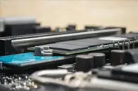 Представлен первый в мире модуль памяти DDR5 RDIMM объемом 512 ГБ — один сервер сможет получить до 12 ТБ ОЗУ