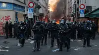Во Франции число задержанных участников протестов достигло 2397
