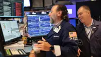 Nasdaq и S&P 500 снизились в понедельник, Dow Jones вырос