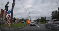 Мотоциклист загорелся после ДТП с двумя авто на проспекте Науки в Петербурге