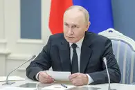 Путин наградил директора ДСКЦ МИД России орденом Почета