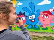 «Смешарики» едут в Елец: Покорившая Россию юная художница взялась за новый мурал