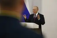 Путин: Российские оружейники регулярно выезжают на передовую