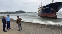Шаурма с видом на море: Во Владивостоке придумали новую жизнь для севшего на мель сухогруза
