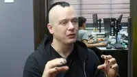 «Боюсь, они снова разрушат мою жизнь»: Соратника Ассанжа выгоняют из Эквадора