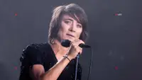 «Мне грустно, я плачу»: как Земфира встречает 50-летие в Лондоне без концертов и с чужим флагом