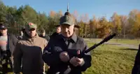 «Президенту можно»: Лукашенко протестировал оружие бойцов народного ополчения